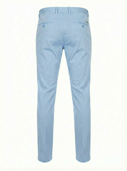 Teleria Zed Boston Model Chino in Cloud Sky Blue